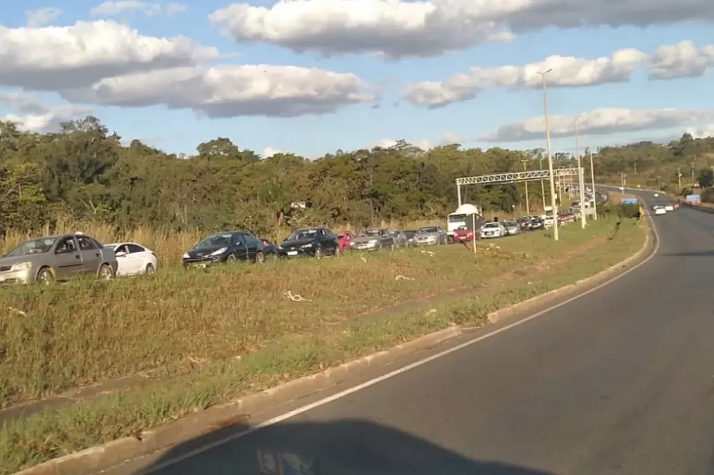 Acidente na BR-070 entre Ceilândia e Águas Lindas causa congestionamento de 10 km - Foto: Reprodução/WhatsApp