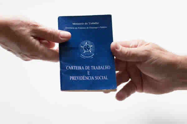 Carteira de trabalho - Foto: Reprodução