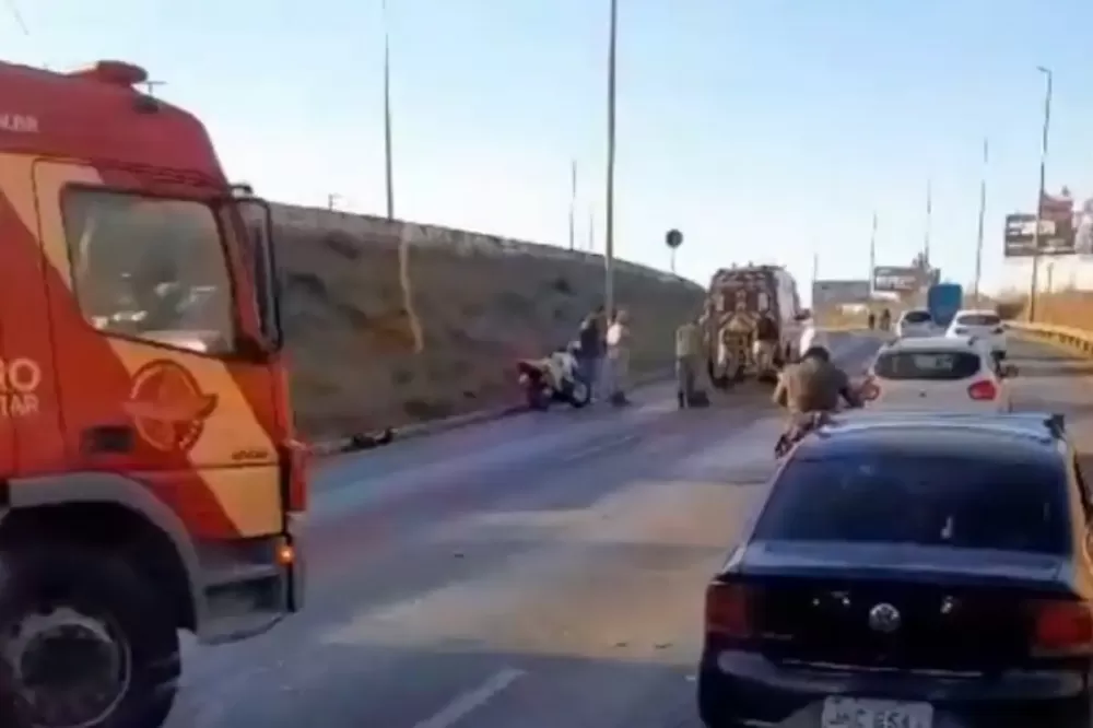 Óleo na pista provoca queda de motociclistas na BR-070 - Foto: Reprodução/Instagram