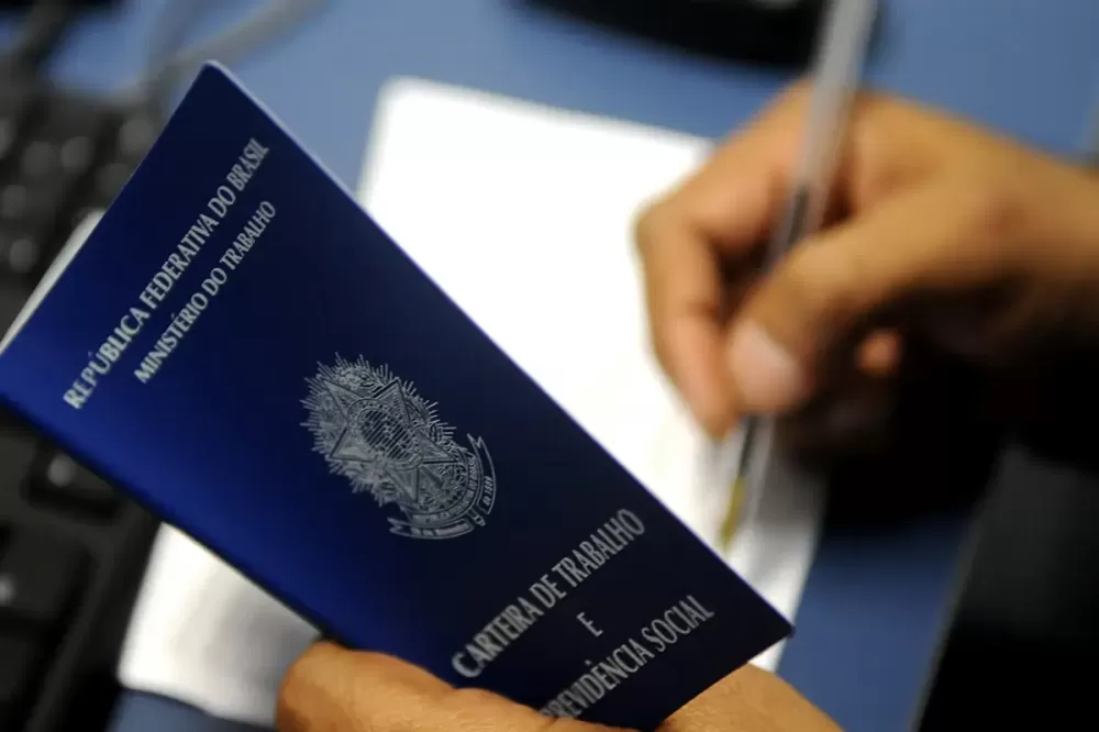 Carteira de trabalho - Foto: Agência Brasil